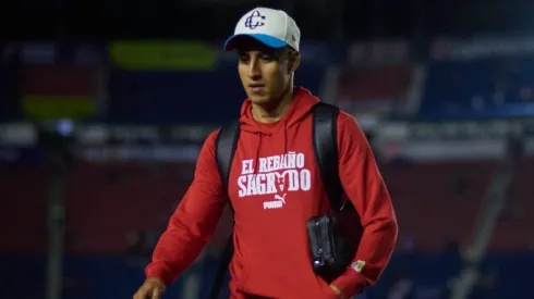 Carlos Cisneros deja Chivas luego de no ser tenido en cuenta.