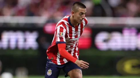 Roberto Alvarado es una de las figuras de Chivas.