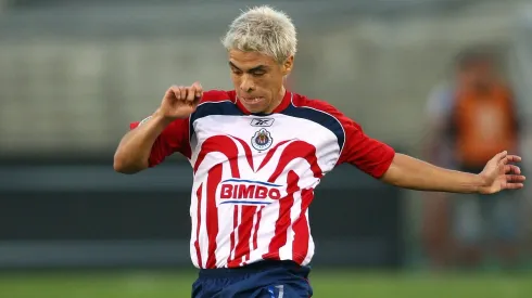 Gonzalo Pineda jugó más de 3 años en Chivas.