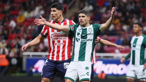 Ante Santos Laguna, Miguel Tapias jugó su primer partido oficial en Chivas.