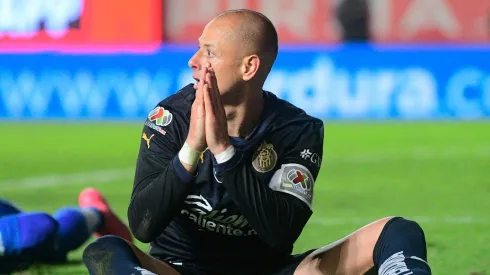 Chicharito tuvo un par de opciones dentro del área de los Rayos.