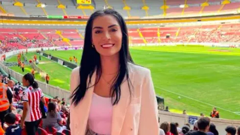 La comunicadora estará del lado de la banca visitante.