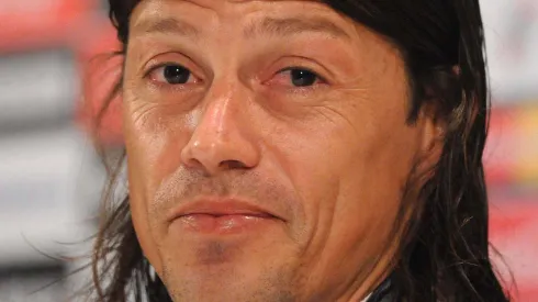 Almeyda recibió con un gran abrazo al dueño de AEK Atenas.