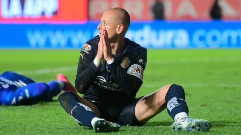 Chicharito increpó a aficionado que cuestionó su compromiso con Chivas