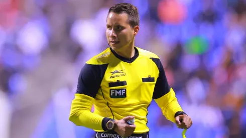 Jesús Rafael López fue el árbitro principal de Toluca vs. Chivas.
