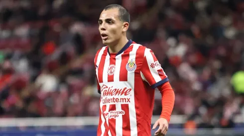 Hugo Camberos acaba de convertir su primer gol con Chivas.