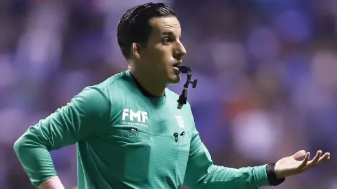 Mario Terrazas Chávez fue el árbitro a cardo del VAR en Chivas vs. Pachuca.