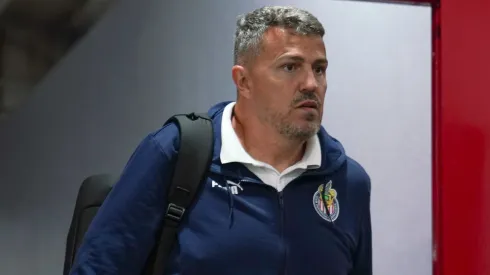 Óscar García Junyent todavía busca la mejor forma de Chivas.
