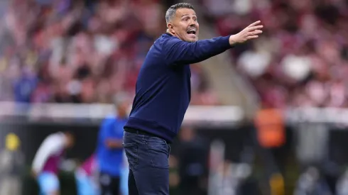 Óscar García Junyent lleva 11 partidos dirigidos en Chivas.