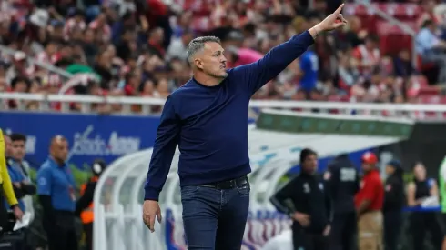 Los directivos deportivos españoles fueron despedidos y Óscar García Junyent pende de un hilo en Chivas.