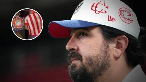 Aficionados agreden a Amaury Vergara.