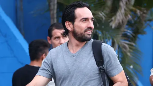 Gerardo Espinoza toma fuerza para convertirse en el DT de Chivas.