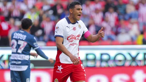 Gilberto Sepúlveda es uno de los puntales en la defensa de Chivas.