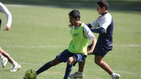 Valdovinos en una práctica junto a Chicharito Hernández.