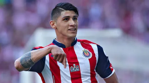 El golazo de Alan Pulido que puso emotivos a aficionados de Chivas