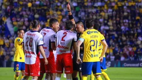 El zaguero de los rojiblancos no terminó el duelo.