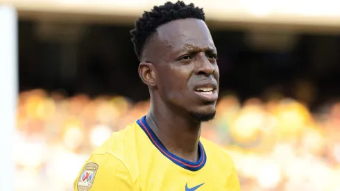 Al colombiano se le aplicó una sanción económica por sus gestos contra la gente de Chivas.