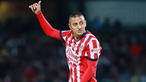 Roberto Alvarado es uno de los jugadores más importantes de Chivas.