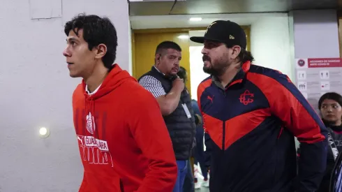 José Juan Macías y Amaury Vergara, durante el partido de vuelta de las Semifinales del torneo Clausura 2023 de la Liga BBVA MX, entre las Águilas del América y las Chivas Rayadas del Guadalajara, celebrado en el estadio Azteca. Foto: Imago7/ Rafael Vadillo