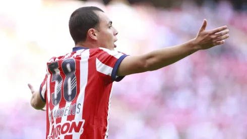 La ridícula propuesta de Chivas para renovar a Hugo Camberos