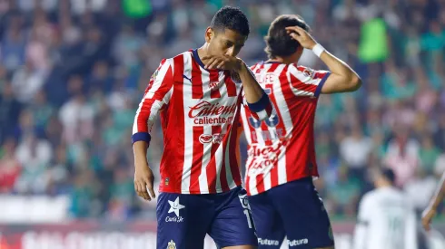 Luis Romo dejó con 10 jugadores a Chivas frente a Monterrey en el minuto 80.