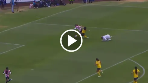 Licha Cervantes se perdió un gol cantado para Chivas.