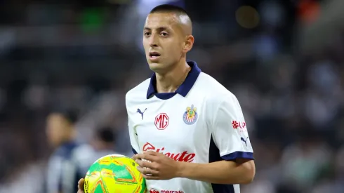 Roberto Alvarado es uno de los jugadores más destacados de la plantilla de Chivas.