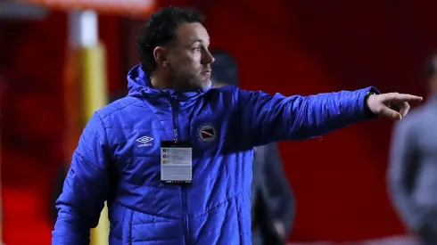 Gabriel Milito ya dirigió a 5 equipos en su carrera como entrenador.