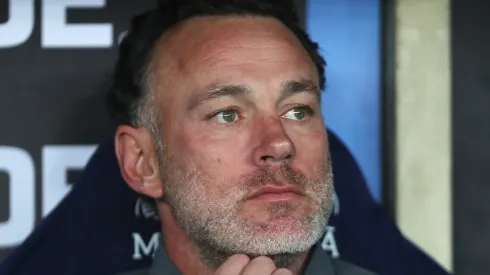 Milito y su primera decisión en Chivas.