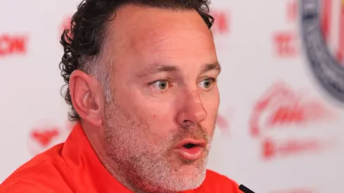 Gabriel Milito pide intensidad a los jugadores de Chivas en sus entrenamientos.