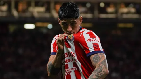 Alan Pulido ilusiona a la afición de Chivas.