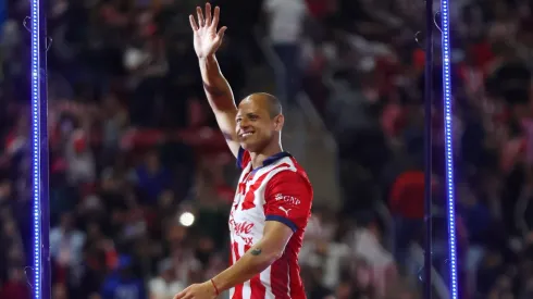 Chivas tiene noble gesto con joven aficionado.