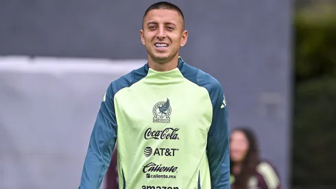 Roberto Alvarado parece tener ganado un puesto de titular en la Selección Mexicana.