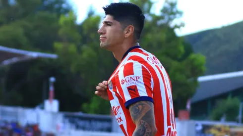 Alan Pulido habló sobre la llegada de Milito.
