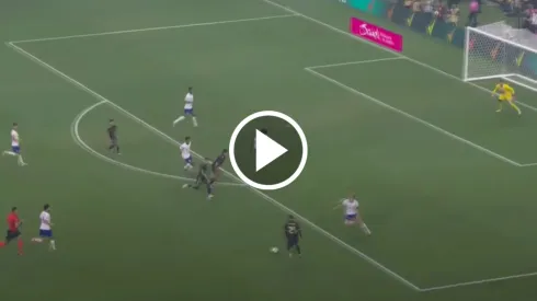 Roberto Alvarado estuvo cerca de marcar en la final de Copa Oro 2025.