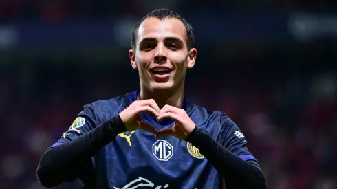 Hugo Camberos renovaría su contrato con Chivas.