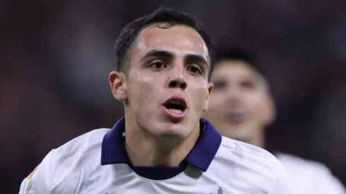 Hugo Cambero firma renovación con Chivas.