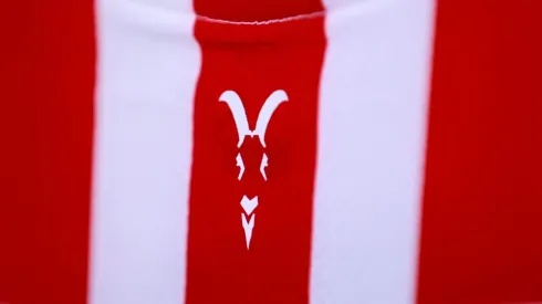 La empresa que lleva ventaja para vestir a Chivas desde el 2026