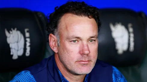 Gabriel Milito tuvo su debut oficial como entrenador de Chivas.
