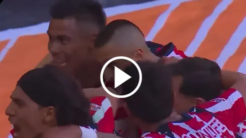 Efraín Álvarez y su festejo en Chivas 4-3 San Luis.