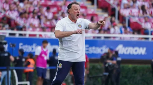 Gabriel Milito regañó a Daniel Aguirre en Chivas vs. San Luis.