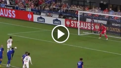 Efraín Álvarez se estrenó como goleador con Chivas