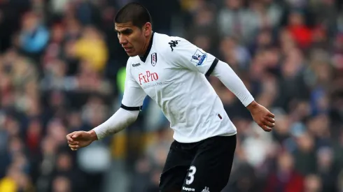 Carlos Salcido jugó en Fulham de la Premier League en la temporada 2010/2011.