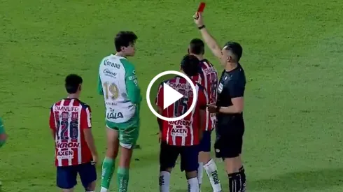 López Peñuelas expulsó a Haret Ortega por una falta que le cometió a Hugo Camberos.