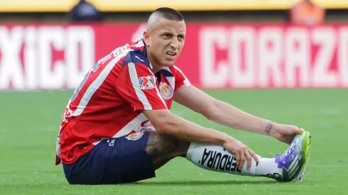 Roberto Alvarado fue duramente criticado por Ricardo Peláez por su nivel en Chivas.