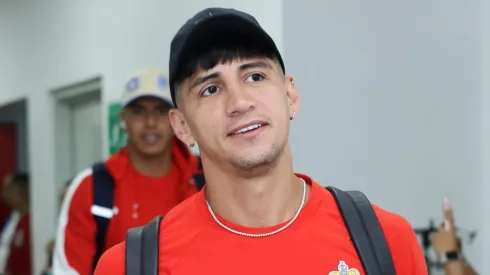 Alan Pulido podría no renovar con Chivas.