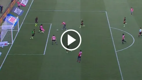 La increíble falla del Piojo Alvarado contra FC Juárez