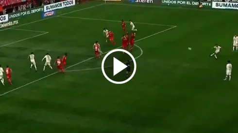 El poderoso zapatazo al ángulo de Efraín Álvarez