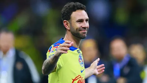 Miguel Layún quiso humillar a un aficionado de Chivas que le dejó una lección.