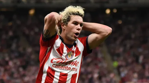 Cowell es mexicano por nacimiento debido a que su mamá es mexicana.